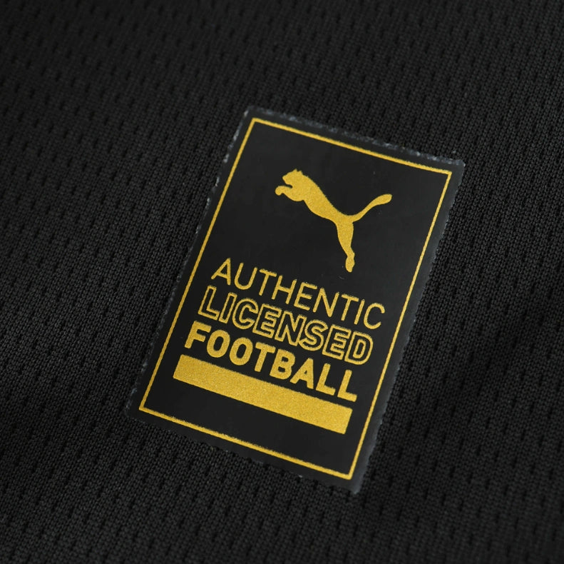 Valencia 24/25 Away Kit